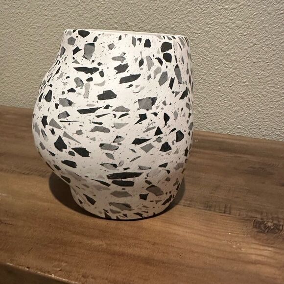 New Good Form Shaped Planter Bundle of Two - Picture 8 of 15